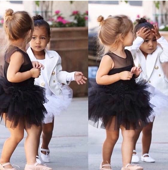 Esta de Nori con su prima Penélope con un texto de: "así me tienen los paparazzi" tiene 2 millones de likes.