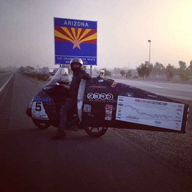 Terry Hershner llega a Arizona en su viaje en moto eléctrica por EE.UU.