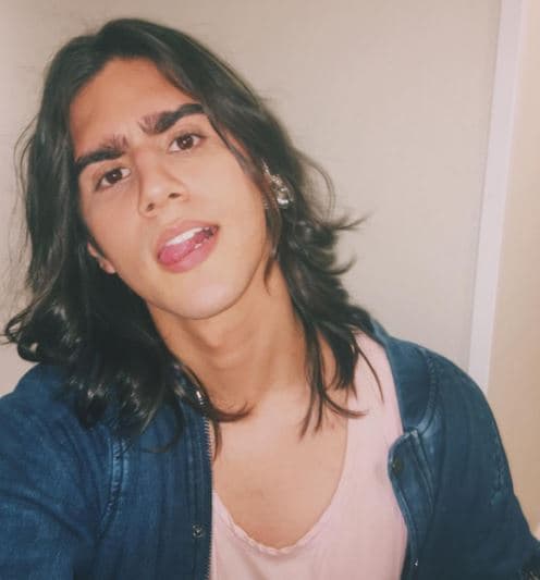 Félix Gabriel es un poco tímido, pero afirma que es romántico y divertido.
<br>