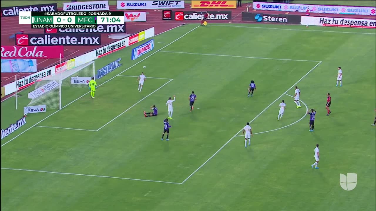 ¡CERCA! Néstor Vidrio disparó que se estrella en el poste.