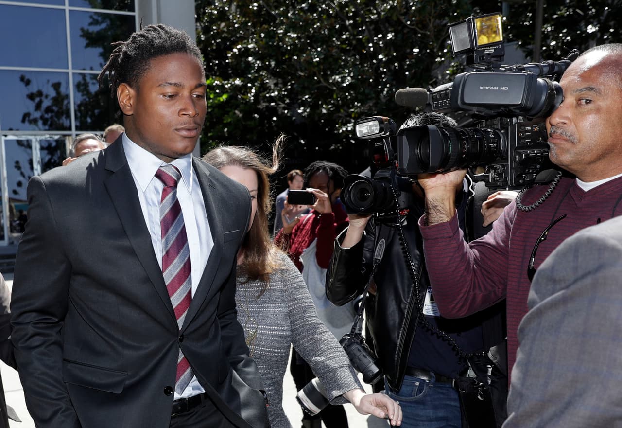 Reuben Foster de San Francisco, acusado de delito grave por darle una golpiza a su novia
