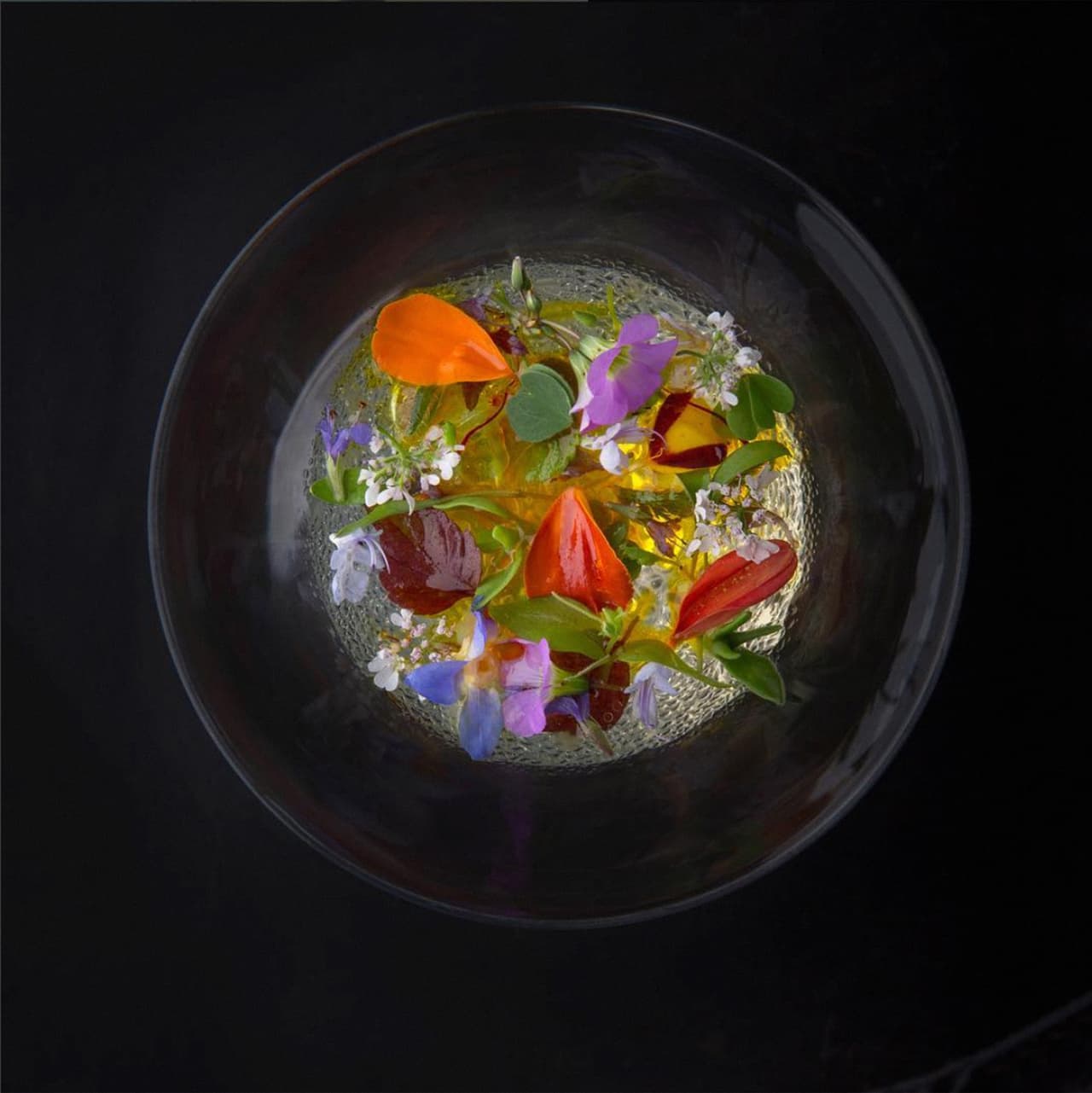 <b>Número 3: Mirazur.</b> Menton, Francia. Estilo de comida: Mediterránea. Su chef, Mauro Colagreco, ensambla platos modernos con 
<a href="https://www.instagram.com/p/BngywO7h3fj/?utm_source=ig_web_copy_link">ingredientes locales franceses e italianos.</a>