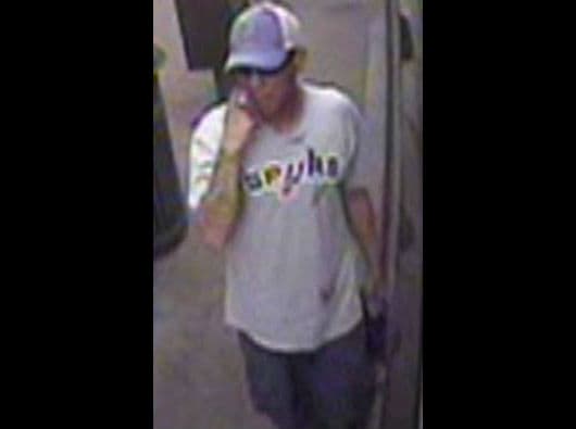 Identifican a persona de interés por bomba falsa en autobús