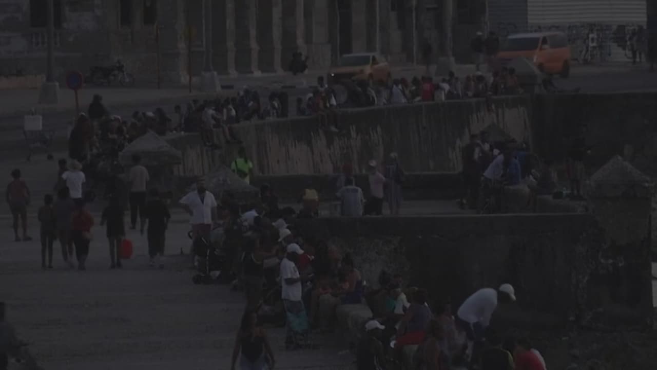 "Dormir es muy difícil": así vivieron los cubanos un nuevo apagón total, el séptimo en 18 meses