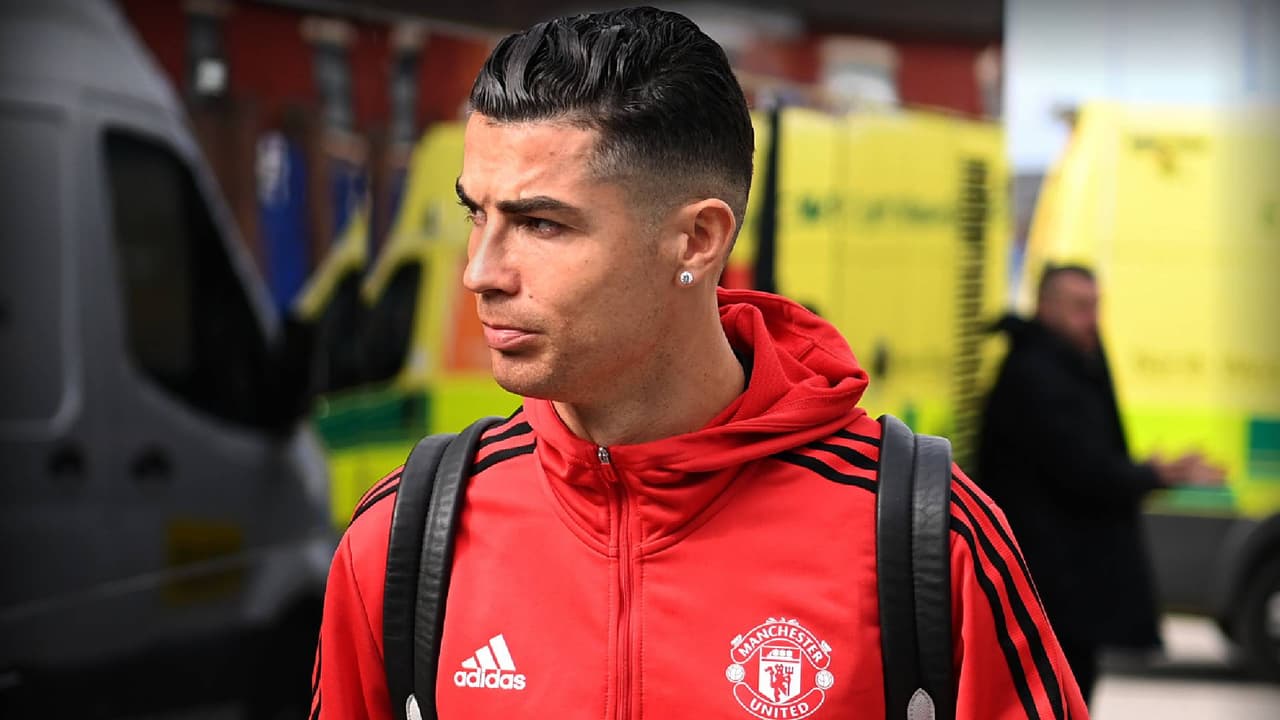 Oficial: Cristiano Ronaldo deja de ser jugador del Manchester United