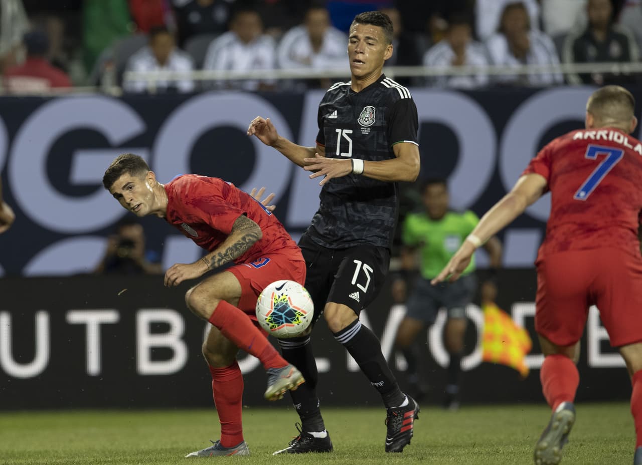 Héctor Moreno tuvo que emplearse a fondo para defender a un picante y puntilloso Pulisic, que estaba creando estragos en sus intervenciones en ataque.