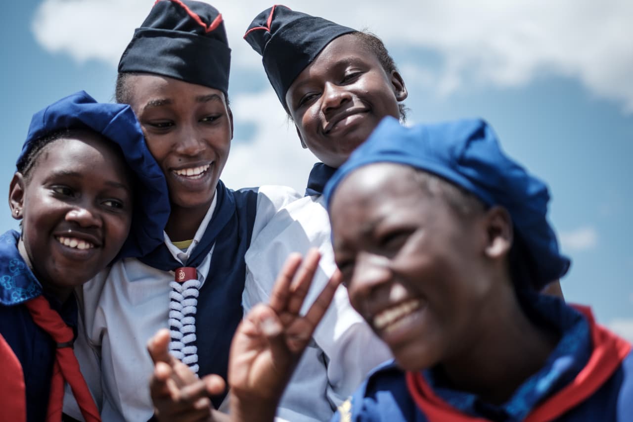 <b>Kenia. </b>Miembros de la organización Guías de Kenia asisten a una ceremonia de conmemoración del Día Internacional de la Mujer en Nairobi, la capital del país.