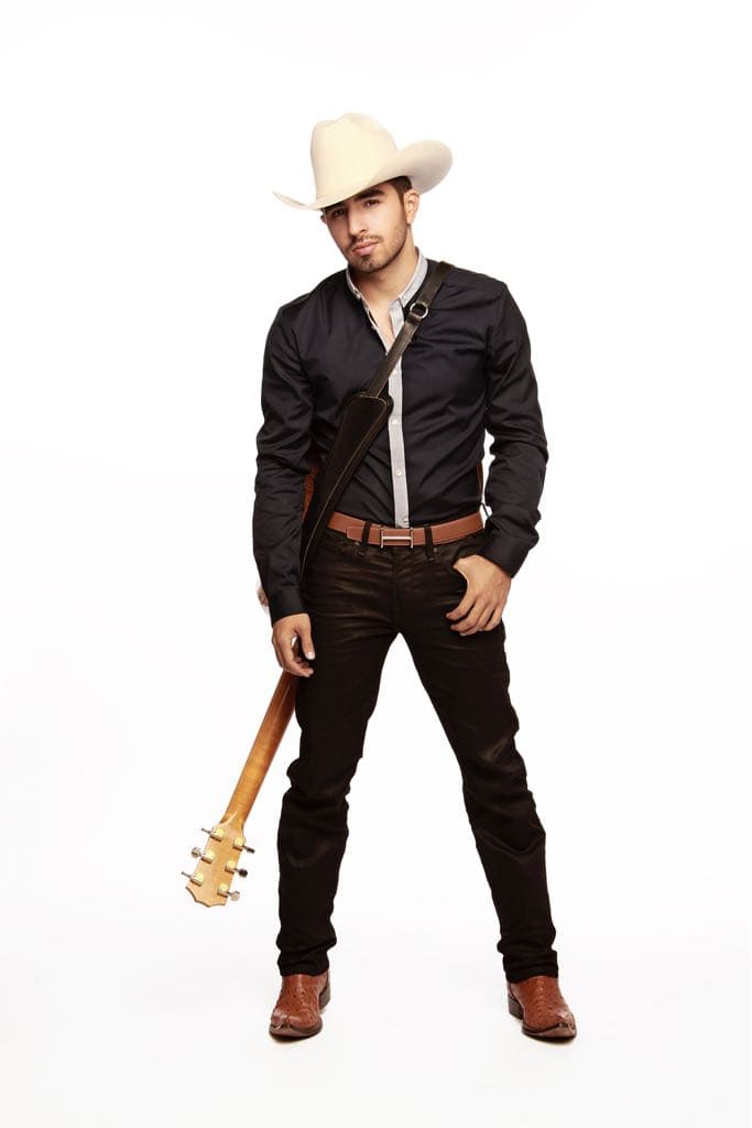 Joss Favela formará parte de la celebración en honor a Roberto Carlos. Está nominado a artista del año en el género regional mexicano.