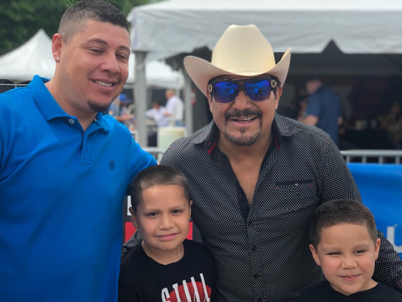 <b>El Feo</b> es una verdadera estrella entre los radioescuchas de
<b>El Bueno, La Mala y El Feo</b>.