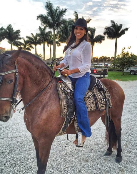 Francisca Lachapel: "Yeiiiiii que emoción!!! Es mi primera vez montando a caballo y me encantó!! Lo disfruté mucho!" (Diciembre 20, 2015)