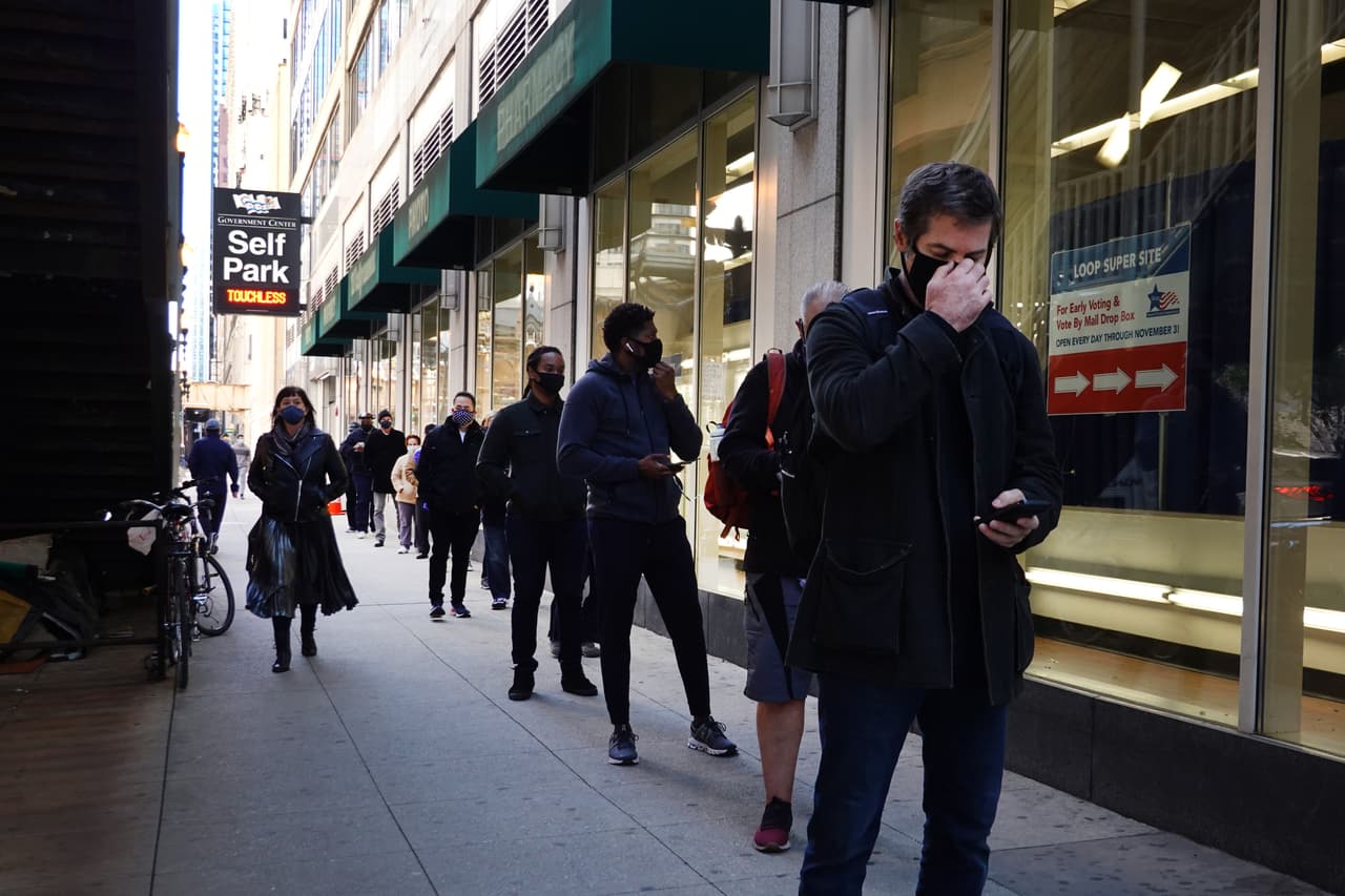 Electores en Illinois llegan a cifra histórica de votación anticipada y por correo