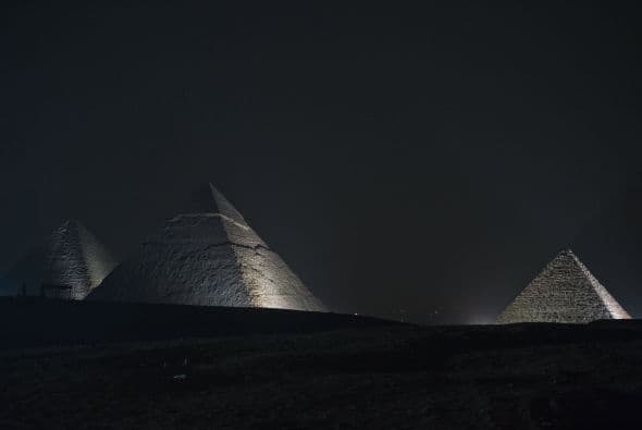 El hallazgo de alimentos que llevaban siglos dentro de las pirámides sin descomponerse maravilló a todos cuando se hicieron esos descubrimientos.
<br>Parece ser que la configuración de la pirámide produce un efecto disecador que preserva los cuerpos de la corrupción.  