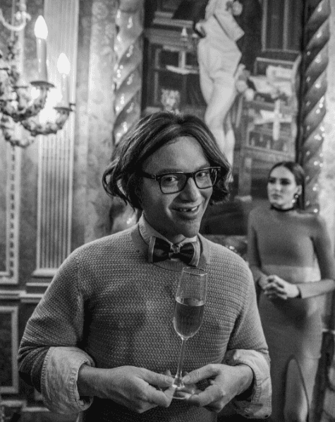 J Balvin es uno de los más juguetones en las redes y además de sus filtros de snapchat, el cantante de urbano también se disfrazó para su video de 'Bobo', ¡Se veía genial!