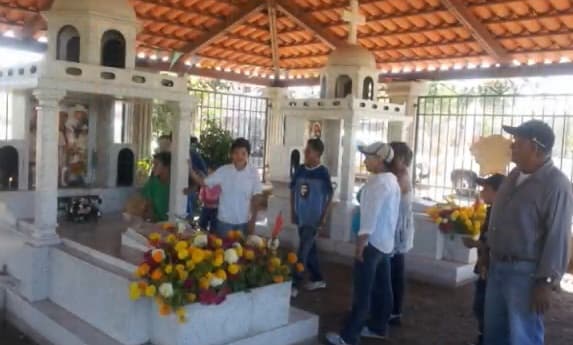 Sergio Vega está enterrado en el panteón de Ciudad Obregón, Sonora, mismo sitio donde se encuentra su hermano Ramón, al principio los fans del cantante no dejaban de visitarlo y se ponían a cantar frente a su tumba todas sus canciones.