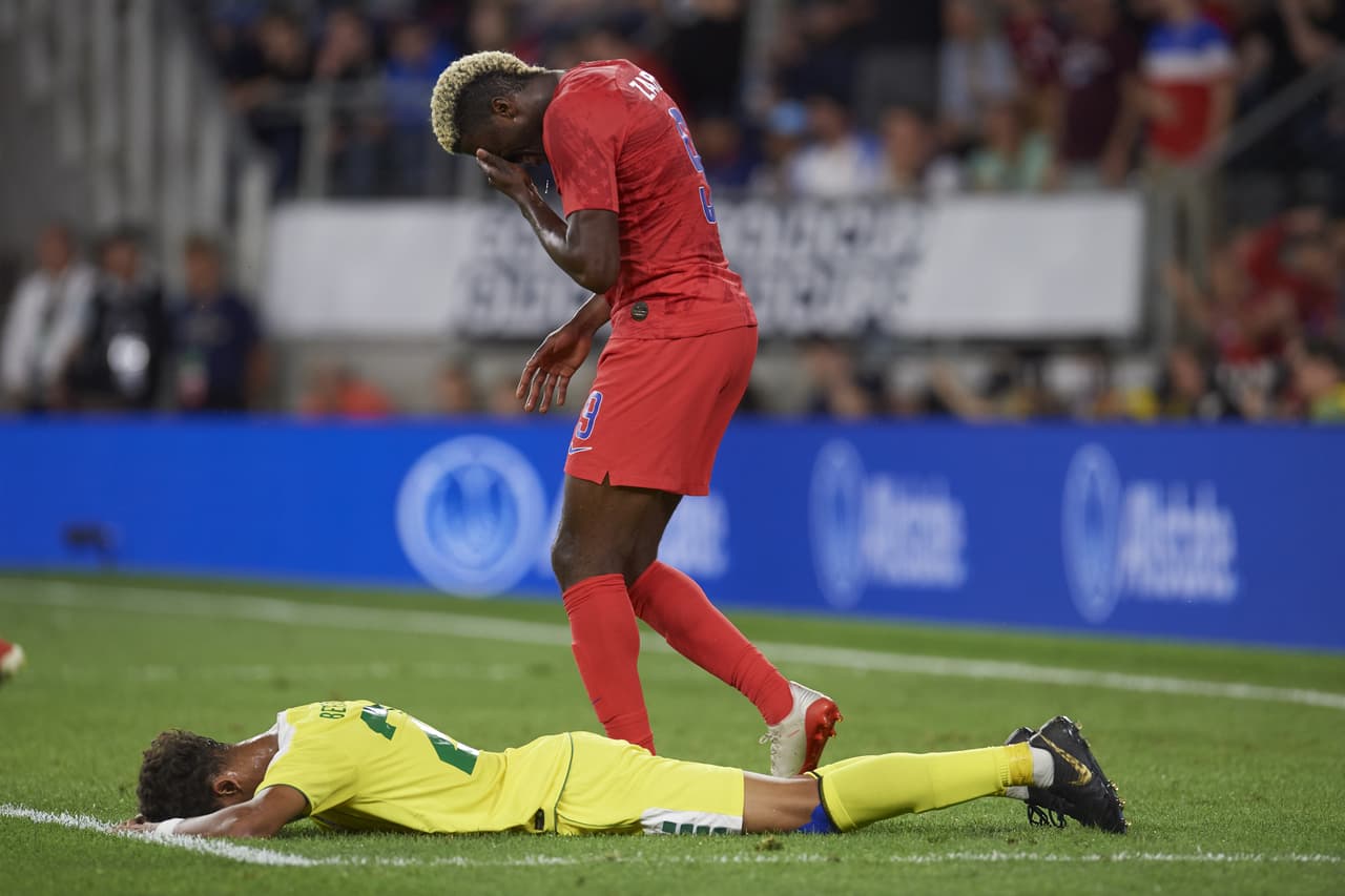Cuatro minutos más tarde, Gyasi Zardes, de rebote, de auténtica carambola, luego de un tiro de Paul Arriola que se desvió en un zaguero guyanense, el balón se estrelló en el rostro del atacante estadounidense para marcar el 3-0, de manera fortuita y curiosa al mismo tiempo. Un gol que se sacó lágrimas a Zardes.