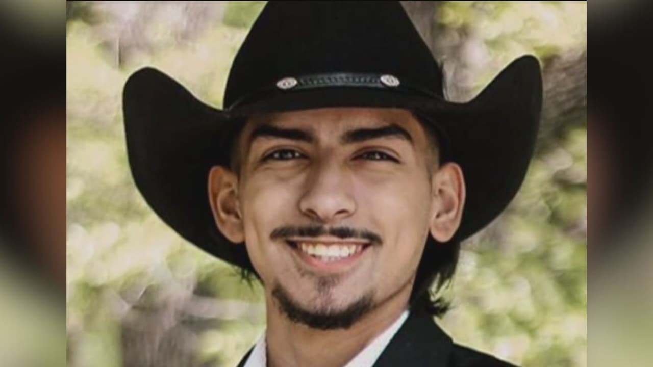 Autoridades identificaron como Luis Carlos Laguna Jr., de 19 años, al joven que
<b> fue asesinado dentro de su auto en un estacionamiento de Fort Worth</b>. Ahora, la unidad de homicidios de la policía de la ciudad 
<b>pide ayuda de la comunidad para dar con el responsable del crimen</b>.