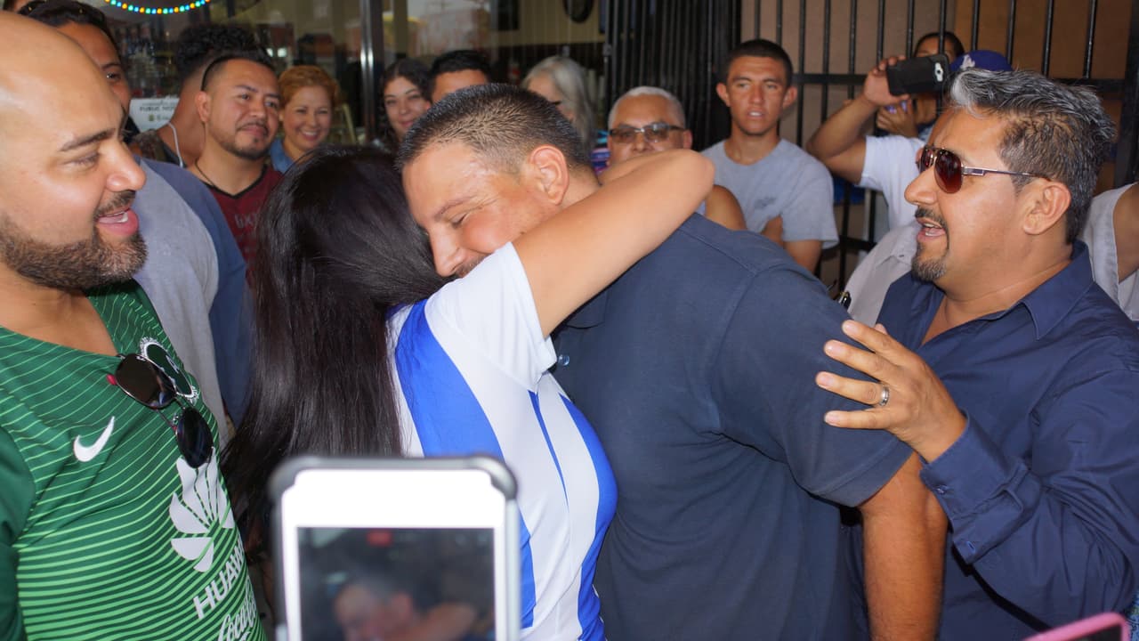 La Hondureña confía en que su selección le gane a México y en un próximo partido, y no tiene problema con seguir pagando apuestas hasta lograr que El Feo y El Pelón sean los que paguen el siguiente reto.