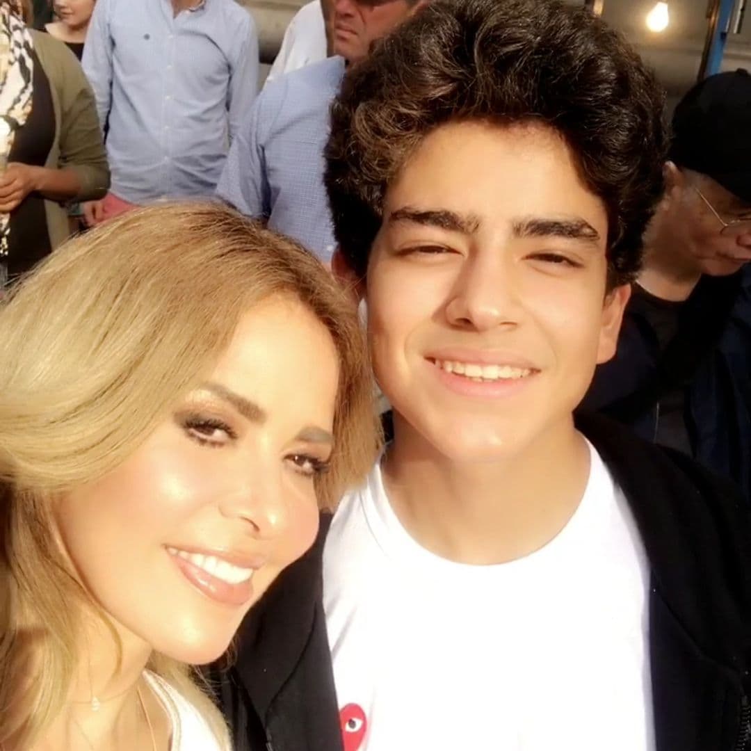 A pesar de su saturada agenda de trabajo, la cantante se da tiempo para convivir con su esposo e hijos.