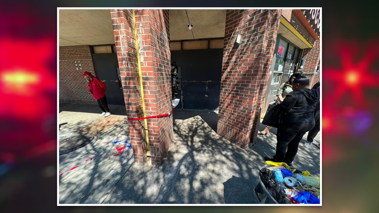 La policía indica que la investigación está en curso y 
<b>el vehículo sospechoso se trata de un Chrysler de color blanco</b>.