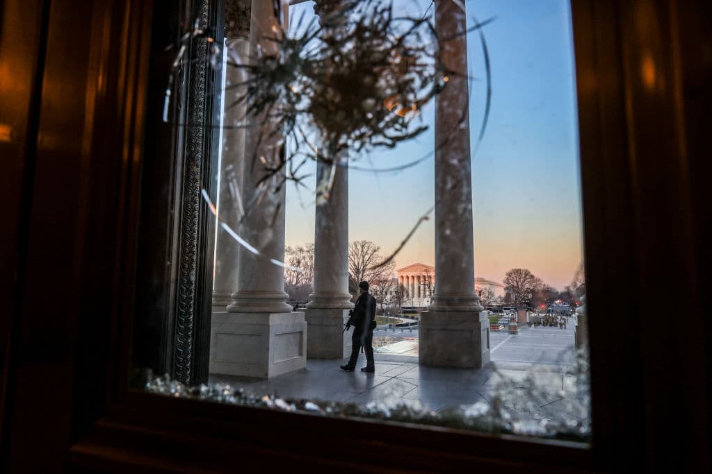 Un día antes del asalto al Capitolio, oficina local del FBI notificó a colegas de Washington sobre la posibilidad de violencia