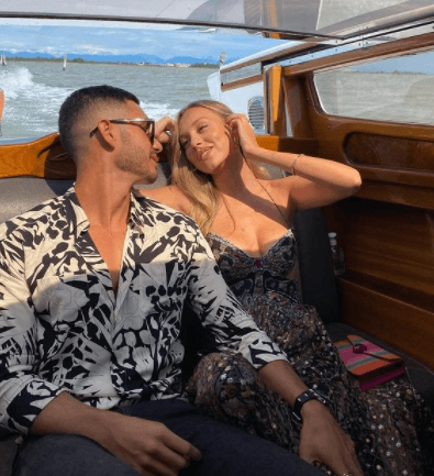 Actualmente, Espósito es pareja de Alejandro Speitzer, con quien lleva saliendo alrededor de un año.