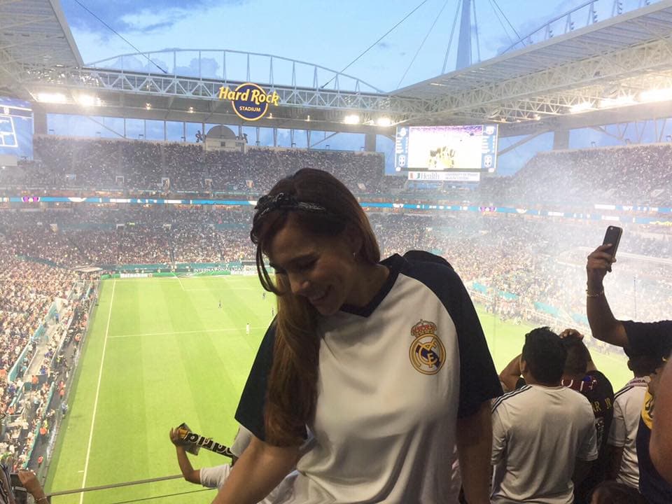 A Vela le encanta el fútbol, y es merengue de corazón.