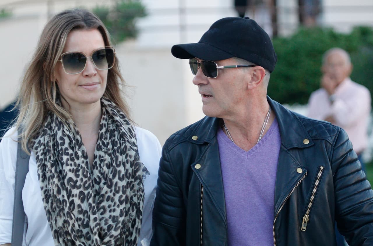 Photo ©2017 MAR/Lagencia Grosby Antonio Banderas and girlfriend Nicole Kimpel leaving funeral mass in the memory of actors mother, Ana Bandera Gallego, who died at 6 am today, in Malaga, on November 4th 2017.