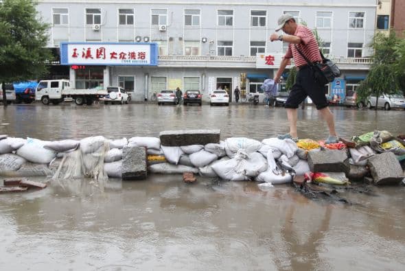 Los gobiernos locales están llevando a cabo las operaciones de rescate y paliación de desastres pertinentes.