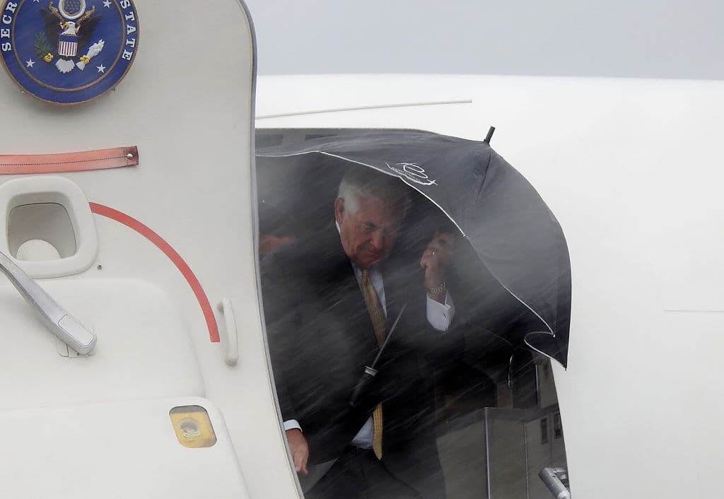 Una población hostil le saca el dedo a Rex Tillerson en Nueva Zelanda tras la salida de EEUU del Acuerdo de París