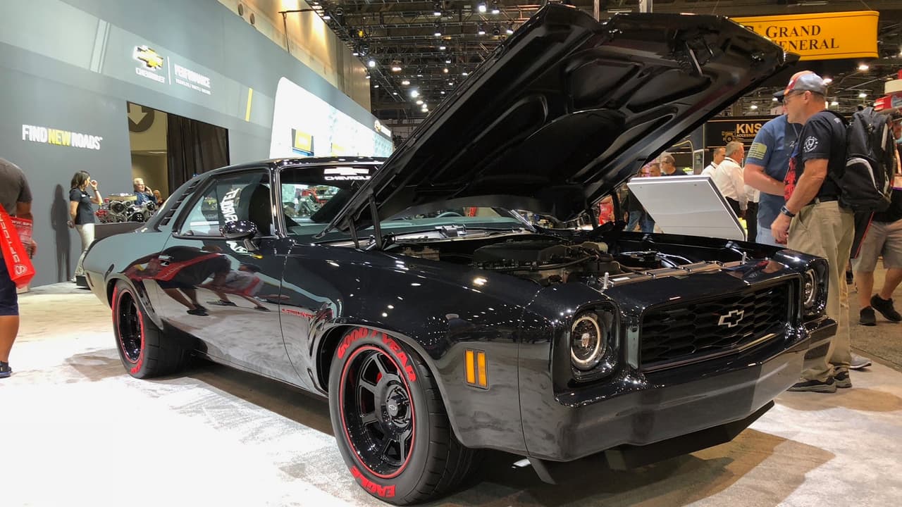 <h3 class="cms-h3-H3">Chevrolet Laguna Concept 1973</h3>
<br>EL motivo de existir de este hermoso Chevrolet Laguna Concept es mostrar la nueva versión del motor V8 Supercargado de 6.2 litros de 755 caballos de fuerza. Las hermosas líneas del coupé mediano de Chevrolet de los años 70 luce como el espacio ideal para mostrar a este monstruos.