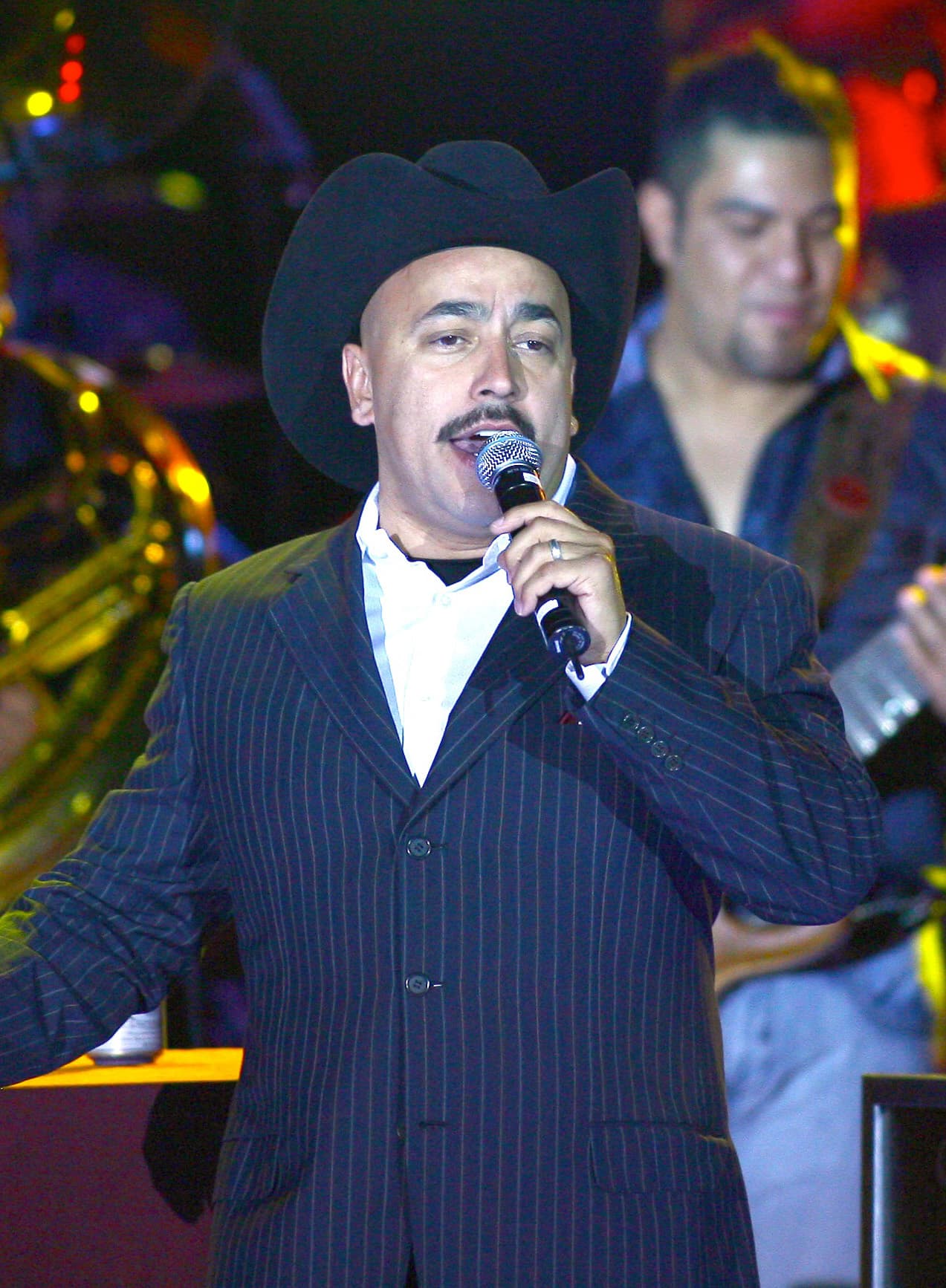 Lupillo Rivera es uno de los cantantes de música regional mexicana más populares.