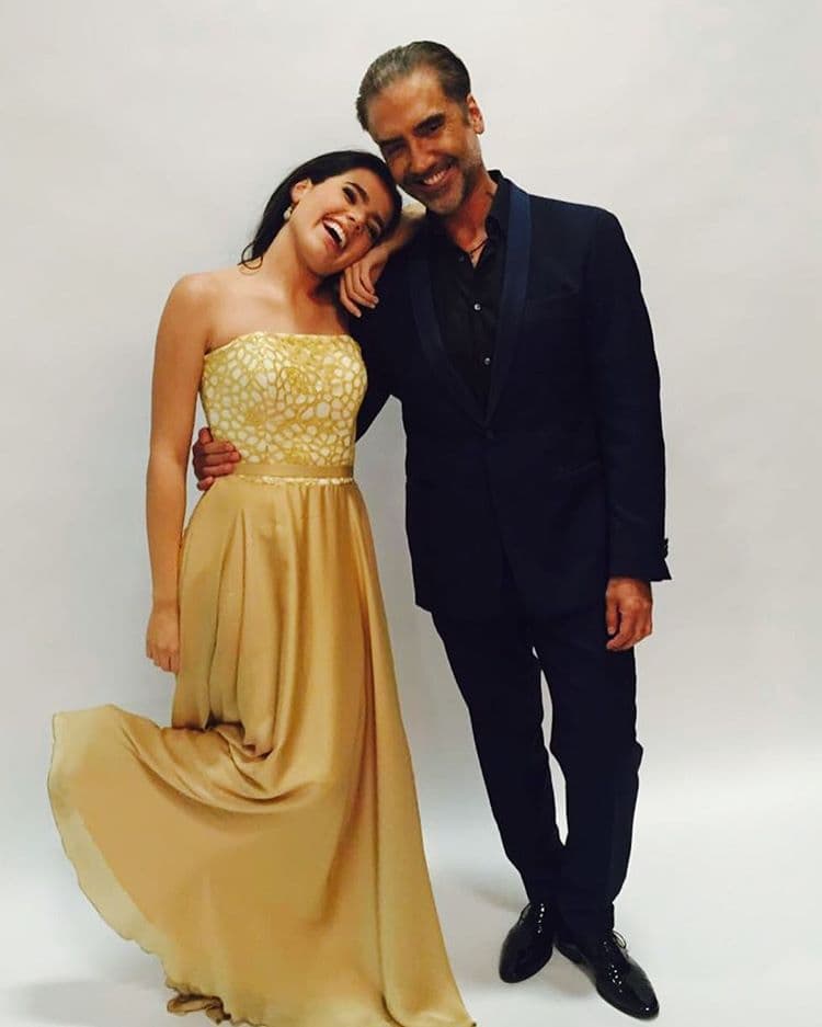 Camila tuvo la oportunidad de firmar su primer contrato discográfico.