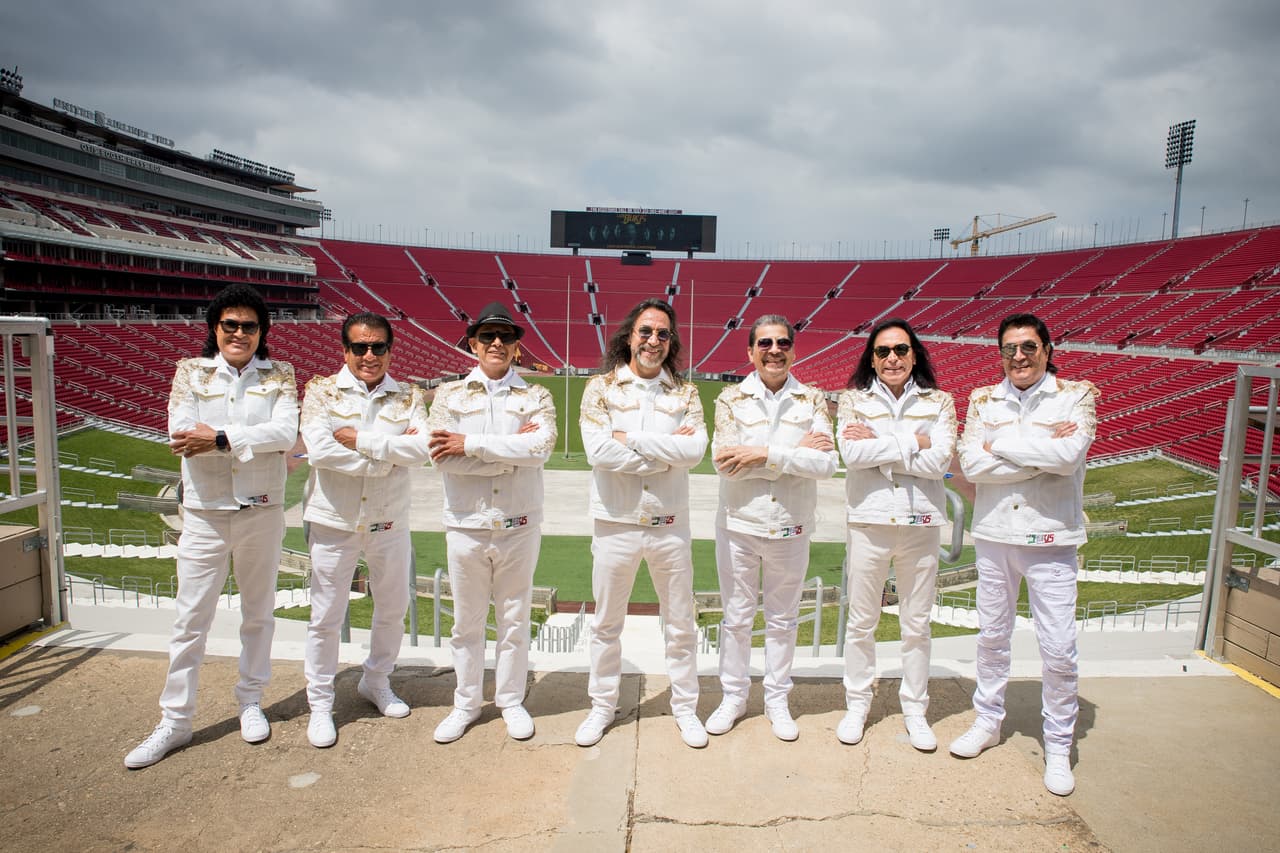 En 2021, precisamente para el Día de las Madres, Marco Antonio Solís volvió a unir a Los Bukis para realizar una gira de conciertos por diferentes ciudades de Estados Unidos y México.