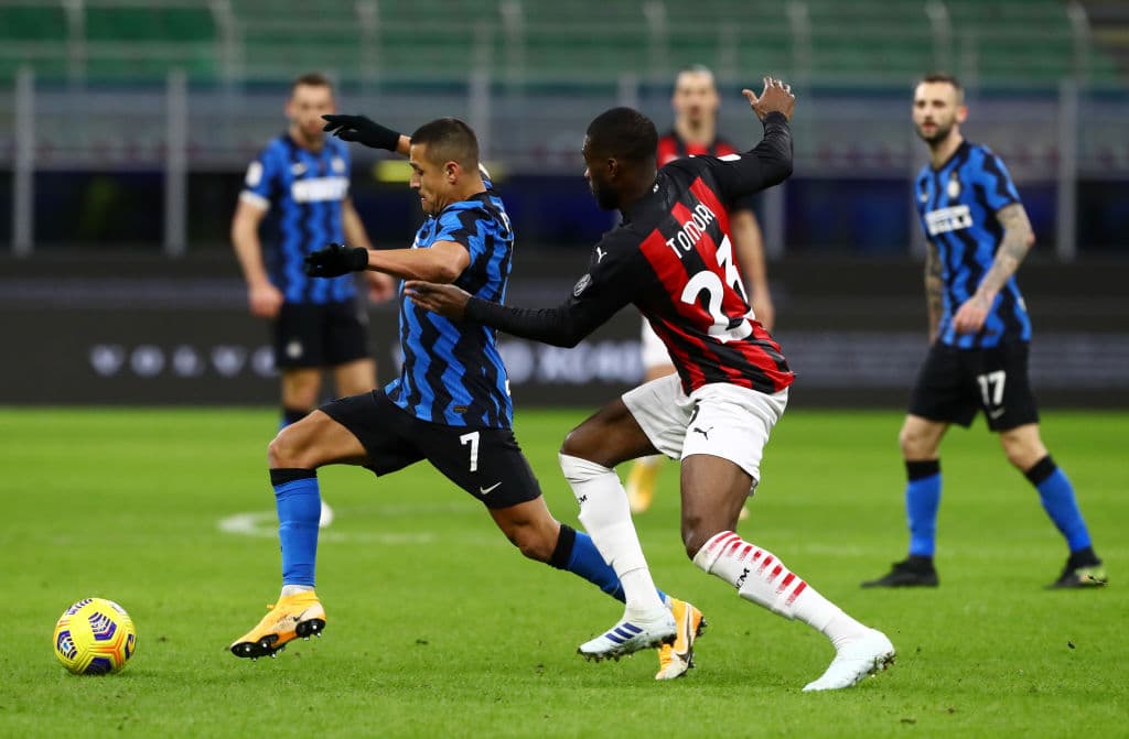 Zlatan Ibrahimovic (31’) puso al frente a los de Pioli con un soberbio tiro raso. El astro sueco salió expulsado del terreno de juego a los 58’; su primer amarilla llegó tras pelear con Lukaku y la segunda al derribar por la espalda a Kolarov. Lukaku (71’) marcó desde los once pasos el empate. Eriksen (90+7’) clavó el segundo para Inter con un golazo de tiro libre y así acceder a las semifinales de la justa.