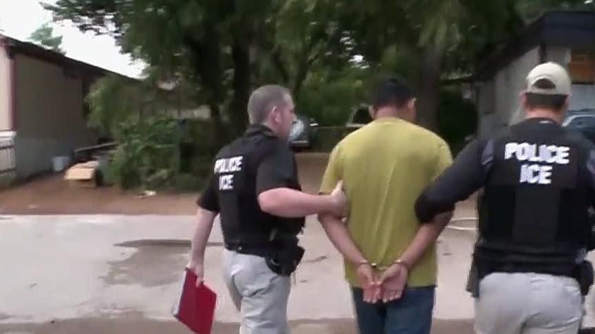 Amenazar con llamar a ICE para evitar pagos laborales constituye extorsión y delito contra inmigrantes