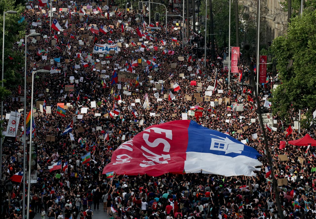 "Chile despertó": miles protestan en la manifestación más masiva desde el retorno a la democracia en ese país