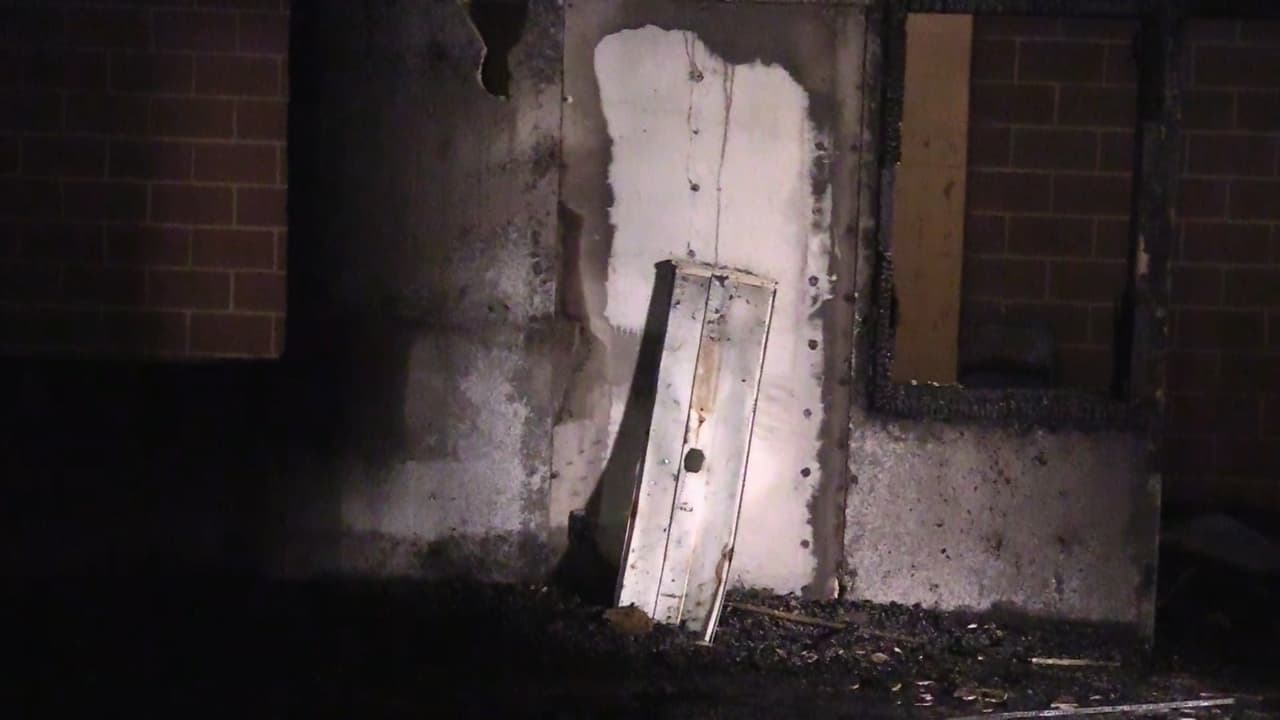 Bomberos respondieron al segundo incendio, y lograron extinguir las llamas en 30 minutos, de acuerdo con los Bomberos de Sacramento.