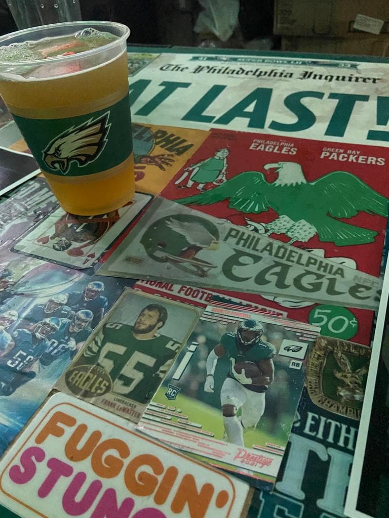 También estarán disponibles cervezas de barril y enlatadas de temporada, incluida "Dreams and Nightmares" de Free Will Brewing. Las bebidas se servirán en cristalería de recuerdo.