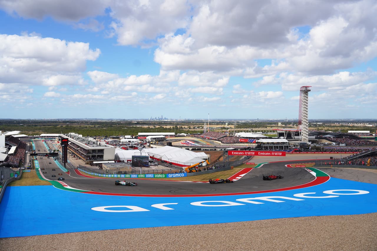 Brad Pitt, Pharrell Williams y Ed Sheeran atestiguaron el triunfo de Red Bull en el GP de Estados Unidos.