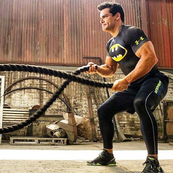 En sus redes sociales comparte imágenes de sus entrenamientos, los cuáles van desde ir al gimnasio hasta sus participaciones en ciclismo, nado y otras disciplinas.