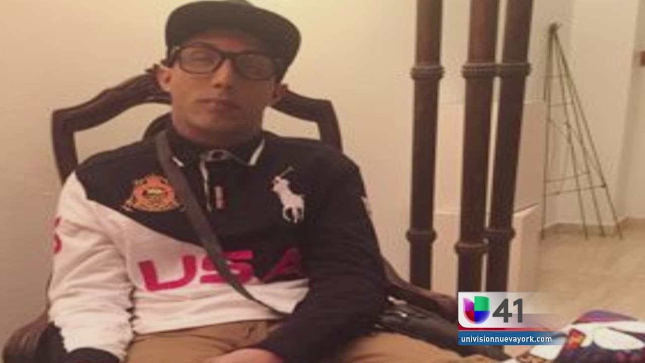 VIDEO: Puerto Rico vela a joven con ojos abiertos y cigarro en mano