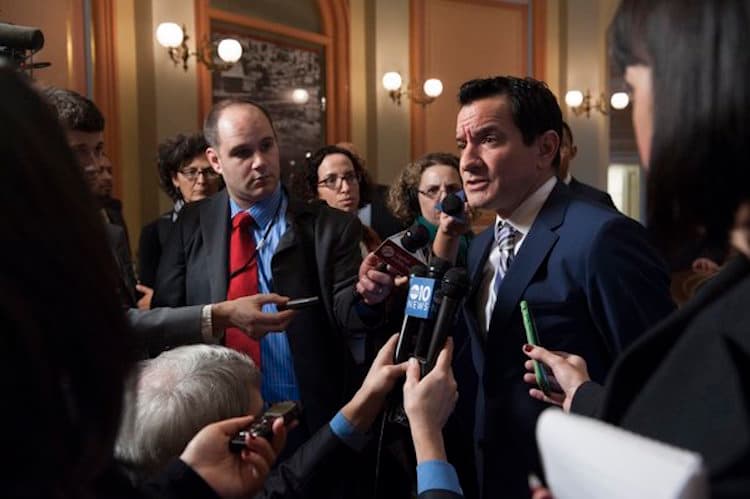 Dos hispanos demócratas están al frente del Legislativo en California