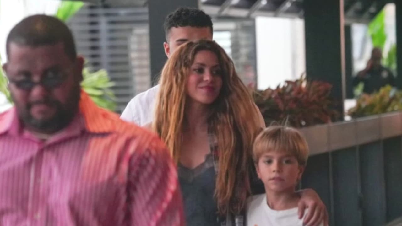 Shakira es captada con sus hijos en un 'mall' de Miami como cualquier persona del común