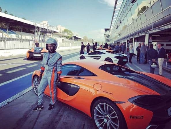 La argentina no oculta su pasión por los autos. Se considera una mujer de riesgos y aquí una prueba de ello, cuando fue invitada el año pasado a una prueba de manejo de la gama 
<b>McLaren en Europa</b>. ¿Será que la familia Icardi está pensando en adquirir uno?