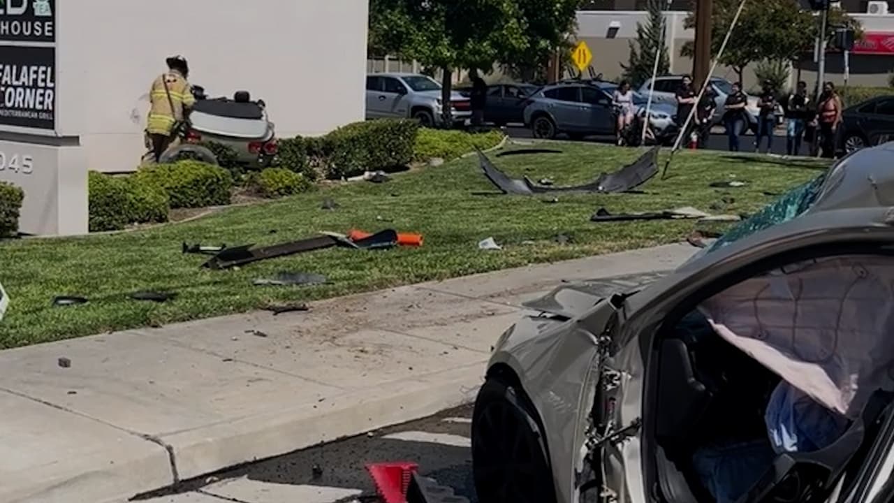 Automóvil se parte en dos después de aparatoso accidente en Sacramento