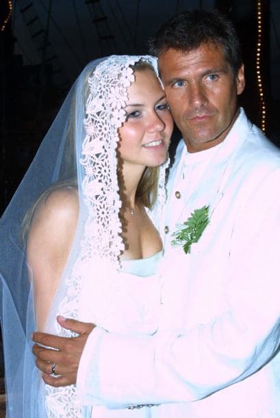 A 14 años de que se hiciera público un video íntimo de la pareja, la semana pasada la actriz volvió a denunciar (
<b><a href="https://www.univision.com/famosos/en-blanco-y-negro-michelle-vieth-expone-la-verdad-de-su-video-sexual-para-que-en-mexico-se-haga-justicia-video" target="_blank">como parte del proyecto ‘Real Women, Real Stories’</a></b>) que Héctor Soberón fue el responsable de difundir el material de alto contenido sexual.