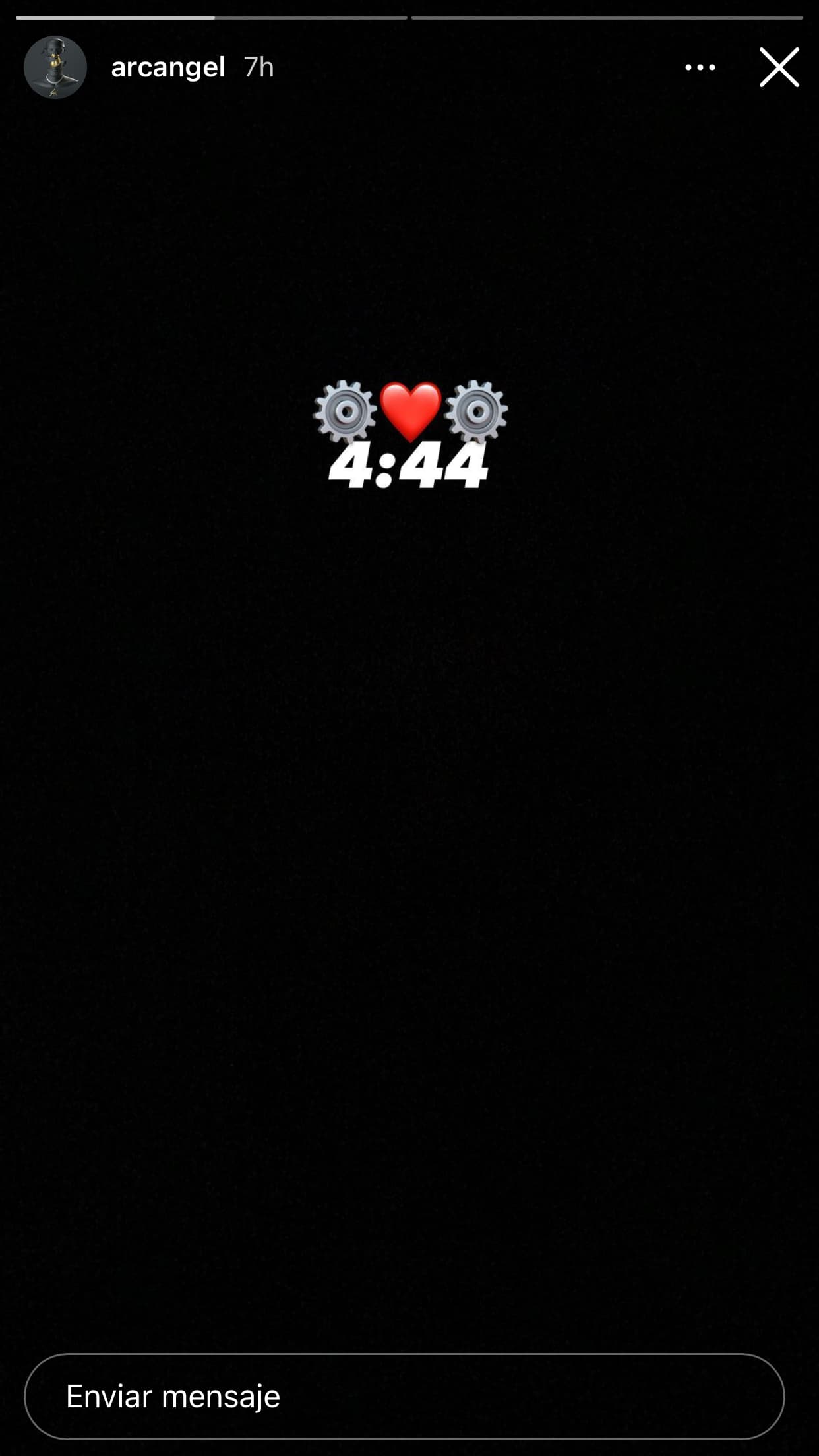 Durante la madrugada del domingo, Arcángel también había publicado este mensaje. No queda claro si para entonces ya estaba enterado de lo sucedido con su hermano. 
<br>