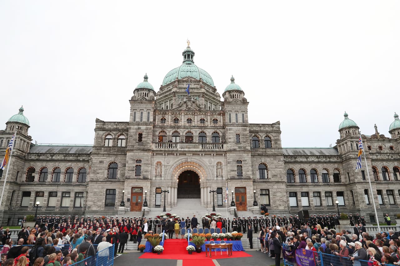 <h3 class="cms-H3-H3">8. Victoria, Canadá </h3>
<br>
<br>Llegar en
<b>ferris pintorescos desde la popular Vancouver </b>ya es suficiente motivo para visitar la capital de Columbia Británica en
<a href="https://www.univision.com/temas/canada">Canadá</a>. Esta entidad tiene la bien ganada fama de ser lo más parecido a una ciudad inglesa,
<b>gracias a la oferta culinaria de sus establecimientos en los que se continúa sirviendo meriendas británicas. También es una experiencia salir de la ciudad y adentrarse en los bosques</b> aledaños.