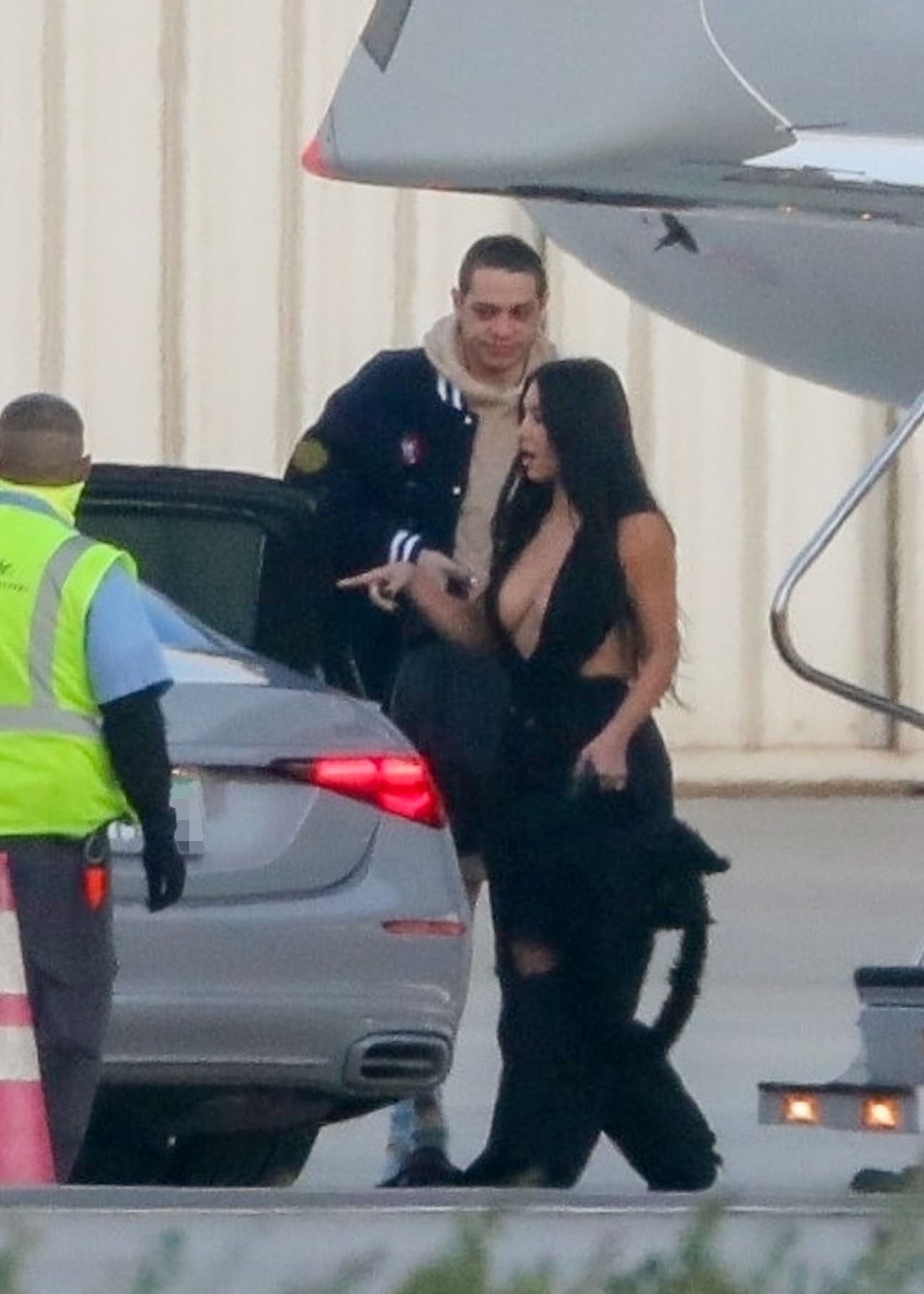 Al parecer la relación está avanzando rápido, ya que Pete ha comenzado a conocer a la familia. A mediados de noviembre celebraron el cumpleaños de él al lado de la madre de Kim, Kris Jenner. 
<br>