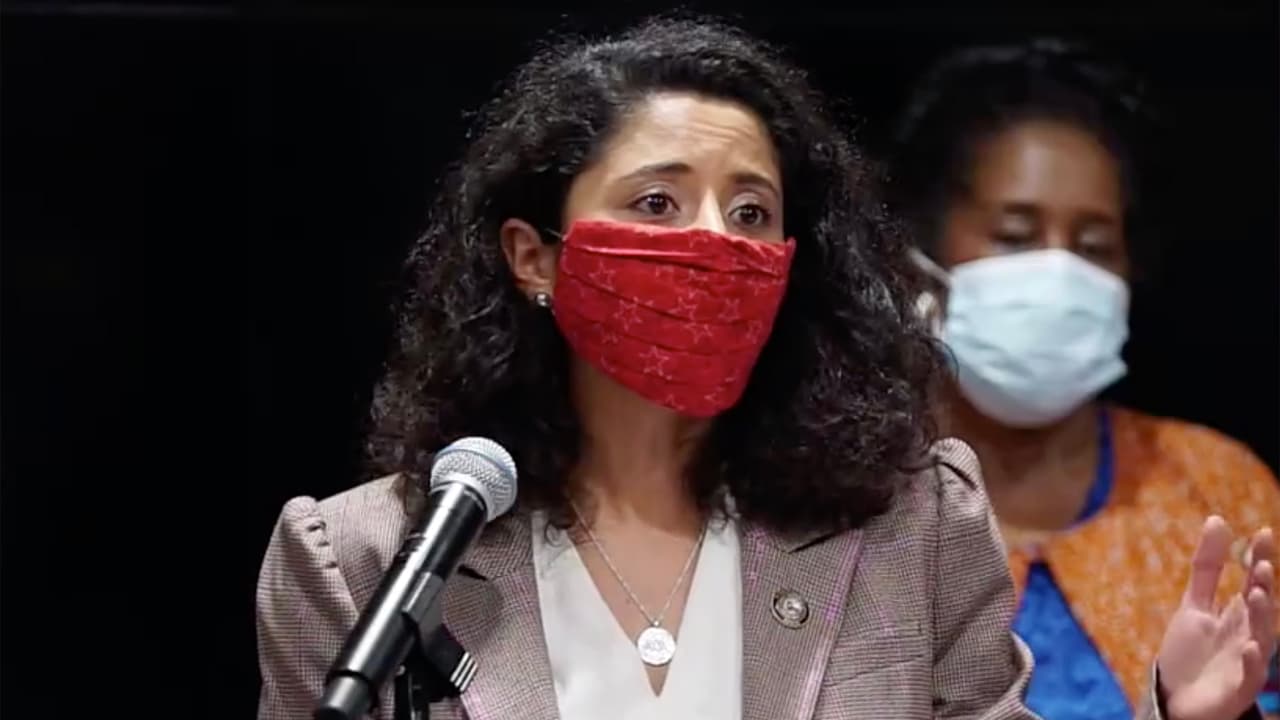 "No descartamos un toque de queda en el futuro": Lina Hidalgo pide evitar reuniones en Navidad